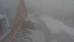 Parkoviště a hlavní vchod