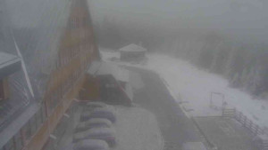 Sporthotel Kurzovní - Parkoviště a hlavní vchod - 24.12.2025 v 12:20 Sporthotel Kurzovní - Parkoviště a hlavní vchod - 24.12.2025 v 12:20