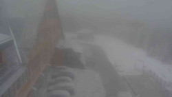 Parkoviště a hlavní vchod