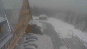 Sporthotel Kurzovní - Parkoviště a hlavní vchod - 24.12.2025 v 12:45 Sporthotel Kurzovní - Parkoviště a hlavní vchod - 24.12.2025 v 12:45