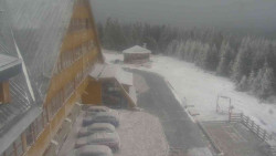 Parkoviště a hlavní vchod