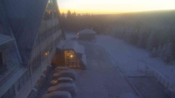 Parkoviště a hlavní vchod