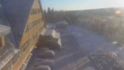 Parkoviště a hlavní vchod