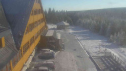 Parkoviště a hlavní vchod