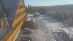 Parkoviště a hlavní vchod