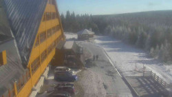 Parkoviště a hlavní vchod