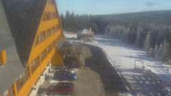 Parkoviště a hlavní vchod