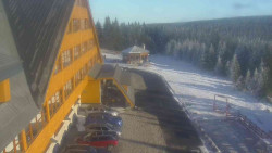 Parkoviště a hlavní vchod