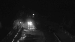 Parkoviště a hlavní vchod