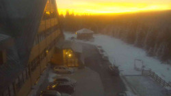 Parkoviště a hlavní vchod