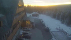 Parkoviště a hlavní vchod