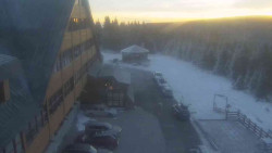 Parkoviště a hlavní vchod