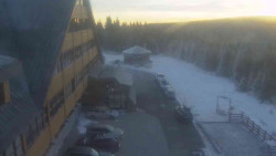 Parkoviště a hlavní vchod