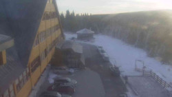 Parkoviště a hlavní vchod