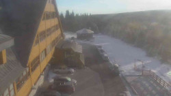 Parkoviště a hlavní vchod