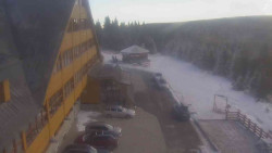 Parkoviště a hlavní vchod