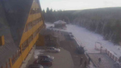 Parkoviště a hlavní vchod