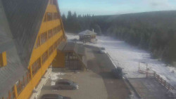 Parkoviště a hlavní vchod