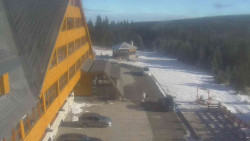 Parkoviště a hlavní vchod