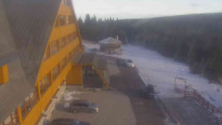 Parkoviště a hlavní vchod