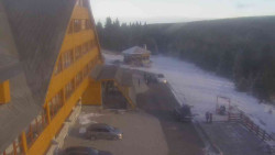 Parkoviště a hlavní vchod