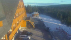 Parkoviště a hlavní vchod