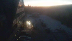 Parkoviště a hlavní vchod