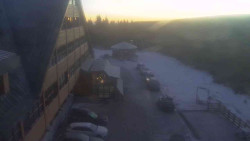 Parkoviště a hlavní vchod