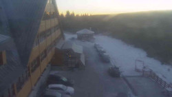 Parkoviště a hlavní vchod