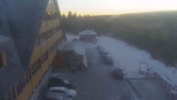 Parkoviště a hlavní vchod