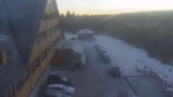 Parkoviště a hlavní vchod