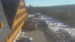 Parkoviště a hlavní vchod