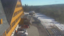 Parkoviště a hlavní vchod