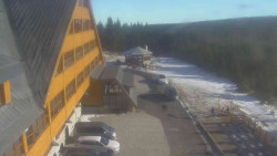 Parkoviště a hlavní vchod