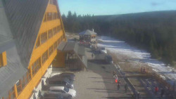 Parkoviště a hlavní vchod