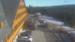 Parkoviště a hlavní vchod