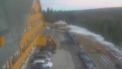 Parkoviště a hlavní vchod