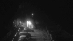 Parkoviště a hlavní vchod