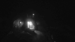 Parkoviště a hlavní vchod