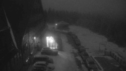 Parkoviště a hlavní vchod