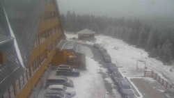 Parkoviště a hlavní vchod