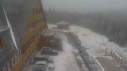 Parkoviště a hlavní vchod