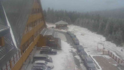 Parkoviště a hlavní vchod