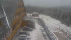 Parkoviště a hlavní vchod