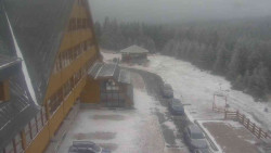 Parkoviště a hlavní vchod