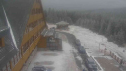 Parkoviště a hlavní vchod