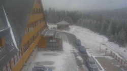 Parkoviště a hlavní vchod