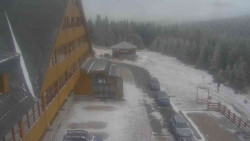 Parkoviště a hlavní vchod