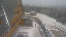 Parkoviště a hlavní vchod