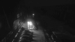 Parkoviště a hlavní vchod